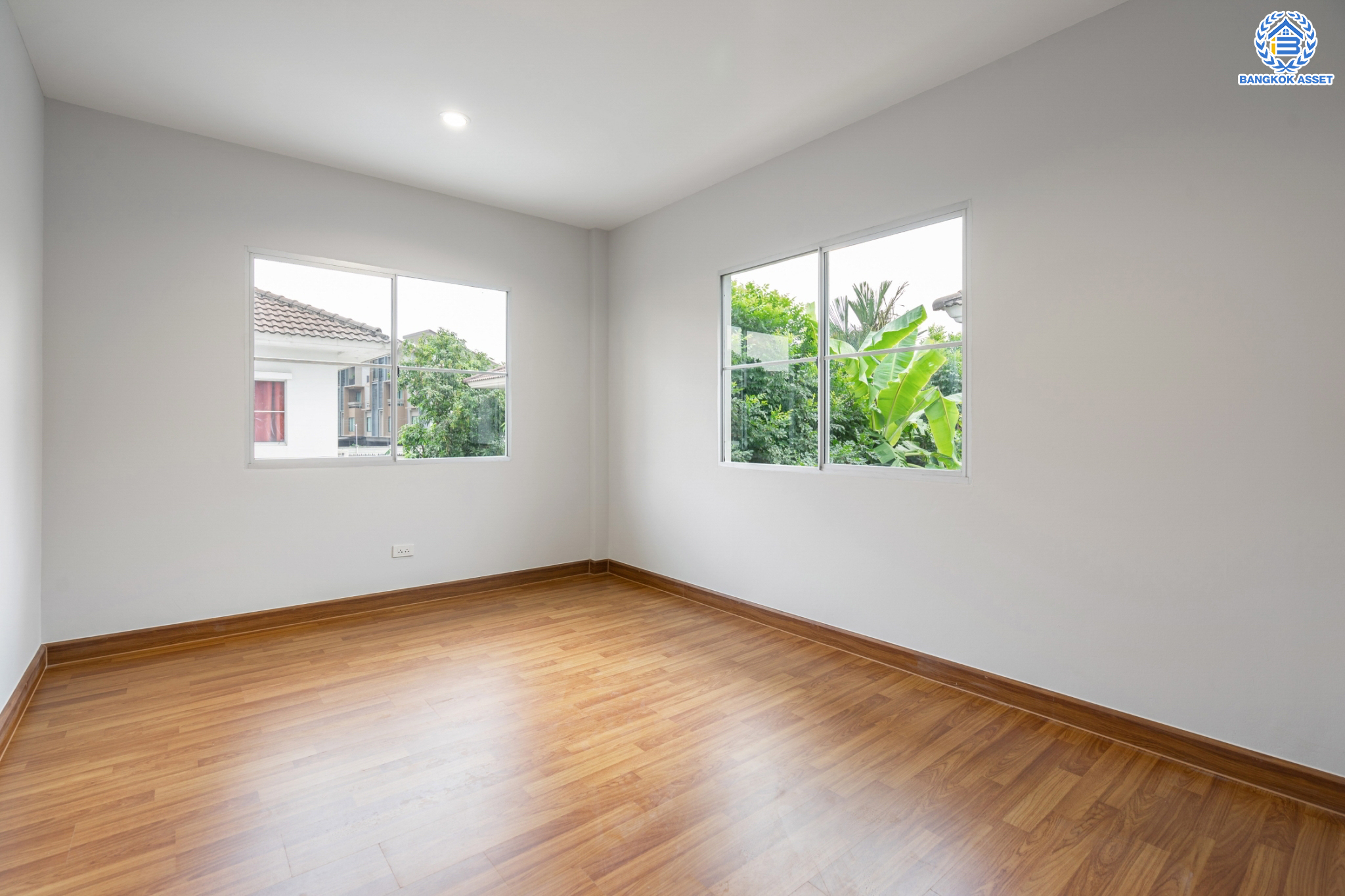 บ้านมือสองตกแต่งใหม่ คุณภาพแบรนด์ LH ม.ชัยพฤกษ์ ราชพฤกษ์-แจ้งวัฒนะ หลังใหญ่ เนื้อที่ 59.9 ตร.ว. ฟังก์ชัน 3 ห้องนอน 3 ห้องน้ำ 2 ที่จอดรถ ภายในตกแต่งหรูหรา บนทำเลศักยภาพติดถนนราชพฤกษ์ เชื่อมสู่แจ้งวัฒนะได้อย่างรวดเร็ว และเพียง 10 นาทีถึงรถไฟฟ้า "สถานีบางรักใหญ่"